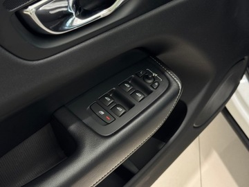 Volvo XC60 II Crossover D3 150KM 2018 Volvo XC 60 R-Design / LED / IntelliSafe / Salon P, zdjęcie 19