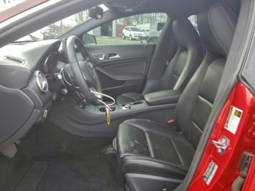 Mercedes CLA C118/X118 2019 Mercedes-Benz CLA 2019 r., 2,0L 250 4MATIC 2.0 Benzyna 208KM, zdjęcie 8
