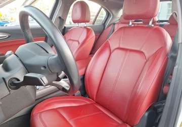 Alfa Romeo Giulia II Sedan Facelifting 2.0 Turbo 280KM 2021 Alfa Romeo Giulia 2.0 280KM 4x4 Q4 Czerwona Skora Kamera Szyberdach ElekrP, zdjęcie 10