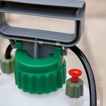 РУЧНОЙ САДОВЫЙ ОПРЫСКИВАТЕЛЬ ДЛЯ ОПРЫСКИВАНИЯ С ПОМОЩЬЮ ОПРЫСКИВАТЕЛЯ ОБЪЕМОМ 5 Л