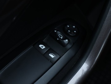 Peugeot 2008 I SUV 1.2 PureTech 110KM 2015 Peugeot 2008 1.2 PureTech, Salon Polska, zdjęcie 14