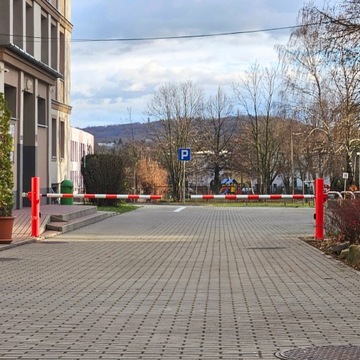 АВТОМАТИЧЕСКИЙ ПАРКОВОЧНЫЙ ШАРЬЕР + GSM МОДУЛЬ + РУЧКА 2,5 М ФОТОЭЛЕМЕНТЫ 2xДИСТАНЦИОННЫЕ