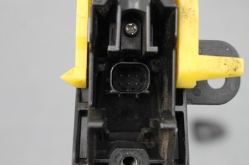 KLIKA DVEŘE LEVÝ PŘEDNÍ KEYLESS AVENSIS T27 09-