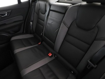 Volvo S60 II Sedan Facelifting 2.0 T4 DRIVE-E 190KM 2019 Volvo S60 R-Design automat T4 skóra navi kamera, zdjęcie 16