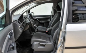 Volkswagen Touran II 1.6 TDI 105KM 2010 Volkswagen Touran 2010 r. 1.6 Diesel 105KM, zdjęcie 6