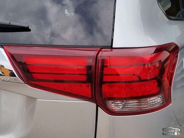 Mitsubishi Outlander III 2019 Mitsubishi Outlander PHEV 224KM 2019r 14TysKm 13.8kWh 4WD Plug-in Stan ide, zdjęcie 9