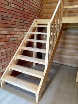 Деревянная лестница - большая посадка