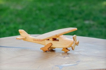 Деревянный самолет. Деревянная модель самолета