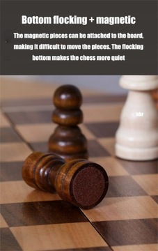 Огромная деревянная шахматная игра для двух игроков.