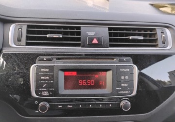 Kia Rio III 2015 Kia Rio 2015r, 1.1 CRDI. Lekko uszkodzony lewy przod. Jezdzi 1.1 Diesel, zdjęcie 11