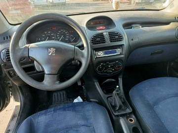 Peugeot 206 Hatchback 1.1 i 60KM 2003 Peugeot 206 1.1 03r, zdjęcie 6