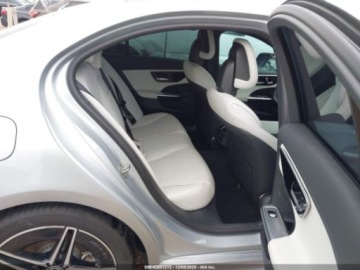 Mercedes Klasa C W206 2024 Mercedes-Benz Klasa C 2024 r.,2,0L 300 2.0 Benzyna 255KM, zdjęcie 10