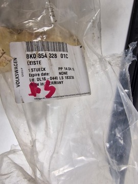 # ПОЛОСКИ ВЕТРОВОГО СТЕКЛА ПРАВАЯ + ЛЕВАЯ AUDI A4 B8