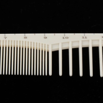 Профессиональная парикмахерская щетка для распутывания волос.