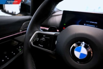 BMW Seria 5 G90-91 2025 BMW Seria 5 540d xDriveFV23Repair InclusivePakiet Sport M PROKamera Wnetrza, zdjęcie 4