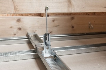 Вешалка поворотная с пружиной, профиль CD GK, 100 шт.