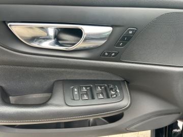 Volvo V60 II  2019 Volvo V60 B4 D - 2019 Diesel, zdjęcie 16
