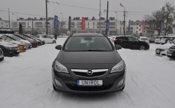 Opel Astra J Sports Tourer 1.4 Turbo ECOTEC 140KM 2012 Opel Astra 1.4 150 JAHRE Benzyna Tempomat Cz. parkowania Klimatyzacja 1.4, zdjęcie 2