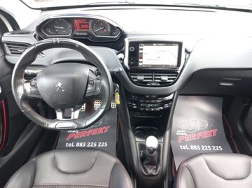 Peugeot 208 I Hatchback 5d Facelifting 1.2 PureTech 110KM 2016 Peugeot 208 GT Line Kamera Klimatronik PDC Sensor Alu 1.2 Benzyna 110KM, zdjęcie 18