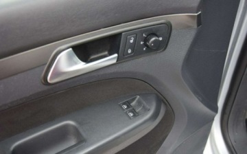 Volkswagen Touran I 1.9 TDI 105KM 2007 Volkswagen Touran 1.9TDI 2007r Lift Klimatronik Hak 1.9 Diesel 105KM, zdjęcie 11