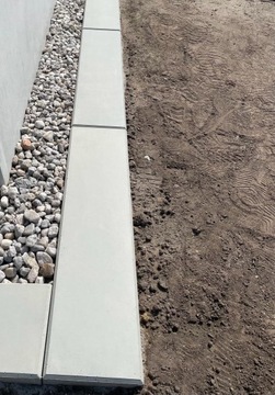 Газон, сделанный из бетона для работы.