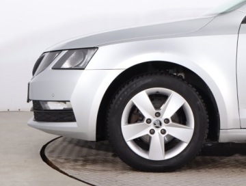 Skoda Octavia III Kombi Facelifting 1.6 TDI 115KM 2018 Skoda Octavia 1.6 TDI, Salon Polska, Navi, Klima, zdjęcie 14