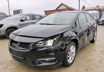 Opel Astra K Sportstourer Facelifting 1.2 Turbo 110KM 2020 Opel Astra 122020r, 1.2 Benzyna. Uszkodzony przod i lewy bok. Jezdzi, zdjęcie 2