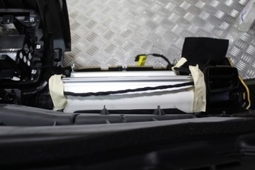 DESKA KONZOLA AIRBAG ULOŽENÍ TŘÍDA R W251 AMG