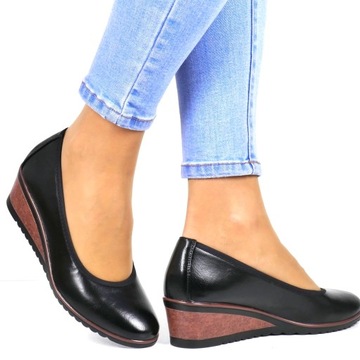 WYGODNE BUTY DAMSKIE WSUWANE NA KOTURNIE CZARNE MOKASYNY LEKKIE I WYGODNE
