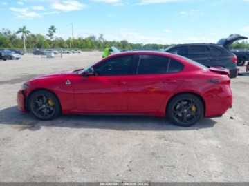 Alfa Romeo Giulia II Sedan 2.0 TBi 280KM 2018 Alfa Romeo Giulia Ti Sport 2018 2.0l 2.0 Benzyna 280KM, zdjęcie 2