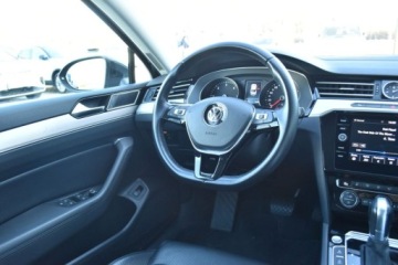 Volkswagen Passat B8 Limousine 2.0 TDI BlueMotion SCR 190KM 2019 Volkswagen Passat SalonPL 190KM DSG TDI HighlineSkoraACCNavi18Business ASO, zdjęcie 9