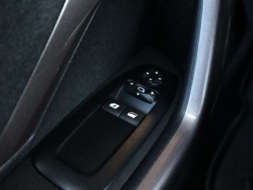 Peugeot 2008 I SUV Facelifting 1.6 BlueHDi 99KM 2016 Peugeot 2008 1.6 BlueHDi, Klima, Tempomat, zdjęcie 16