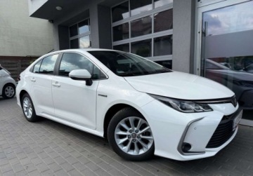 Toyota Corolla XII Sedan 1.8 Hybrid 122KM 2021 Toyota Corolla Kameraczujniki przod i tyl, Salon Polska, Serwis ASO, FV-VA