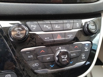 PACIFICA 2016-2020R PANEL ŚRODKOWY KLIMA RADAR