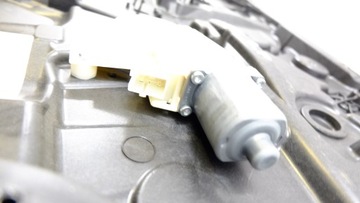MERCEDES TŘÍDA B W246 MECHANIZMUS OKNO LEVÝ PŘEDNÍ