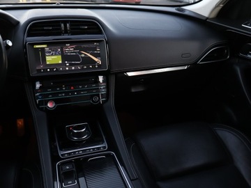Jaguar F-Pace SUV 2.0 iD4 240KM 2017 Jaguar F-Pace 25d AWD, 237 KM, 4X4, Automat, zdjęcie 7