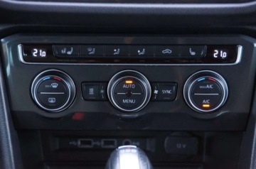 Volkswagen Tiguan II SUV 2.0 TDI 190KM 2018 Volkswagen Tiguan 2.0 TDI CR 190 KM, 4x4, Virtual, Navi, Kamera, Webasto,, zdjęcie 16