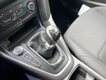 Ford Focus III Sedan Facelifting 1.0 EcoBoost 100KM 2017 Ford Focus 1.0 benzyna 125KM Trend Klimatyzacja Salon PL Benzyna, zdjęcie 17
