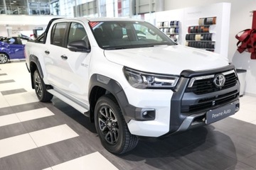Toyota Hilux VIII Podwójna kabina Facelifting 2.8 D-4D 204KM 2023 Toyota Hilux 2.8 D-4D Double Cab Invincible 4x4 aut 2.8 Diesel 204KM, zdjęcie 2