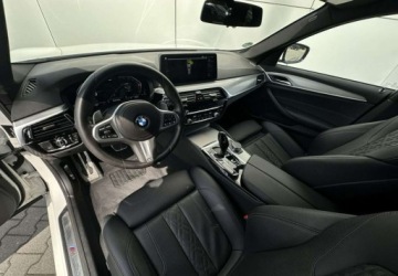 BMW Seria 5 G30-G31 Touring Facelifting 2.0 520d 190KM 2022 BMW Seria 5 M SPORT 4x4 Shadow Line FV 23 2.0 Diesel 190KM, zdjęcie 3
