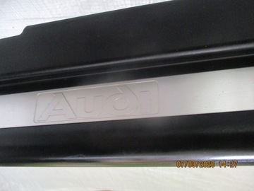 Уплотнитель скребка с полосой Audi A4 8D0853284