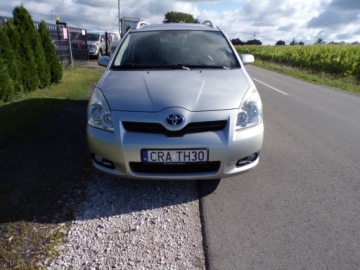 Toyota Corolla Verso E120 2.2 D-4D 136KM 2007