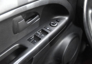 Kia Venga Mikrovan 1.6 DOHC CVVT 125KM 2014 Kia Venga 1.6 benzyna 125 KM 0 Kamera_Panorama-Grzane fotele 1.6 Benzyna, zdjęcie 22