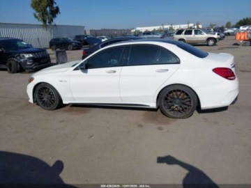 Mercedes Klasa C W205 2017 Mercedes-Benz Klasa C 63 AMG 2017 4.0 Benzyna 469KM, zdjęcie 2