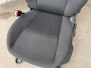 СИДЕНЬЯ FOCUS MK3 С ПОДЪЕМОМ СИДЕНЬЯ SEAT ISOFIX HB 17 R