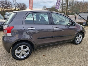 Toyota Yaris II Hatchback 5d 1.33 Dual VVT-i 101KM 2010 Toyota Yaris Sliczna salonowa 2010r 1.3B zarejestrowana 112tys km 100 bezw, zdjęcie 9