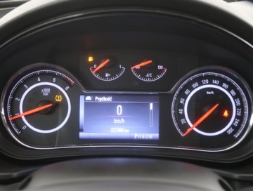 Opel Insignia I Country Tourer 2.0 CDTI Ecotec 170KM 2016 Opel Insignia 2.0 CDTI, 167 KM, Automat, Navi, zdjęcie 10