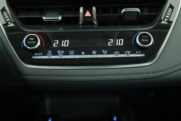 Toyota Corolla XII Sedan 1.8 Hybrid 122KM 2022 Toyota Corolla 1.8 Hybrid, Salon Polska, zdjęcie 9