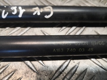 MERCEDES-BENZ ML W163 LEVÝ STRANA TLUMIČ KRYT ZADNÍ KUFRU