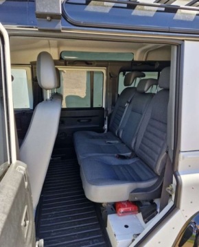 Land Rover Defender III 90 Station Wagon 2.2 TD4 122KM 2012 Land Rover Defender 4X4, HAK, klima, 7 osobowy 2.2 Diesel 122KM, zdjęcie 12
